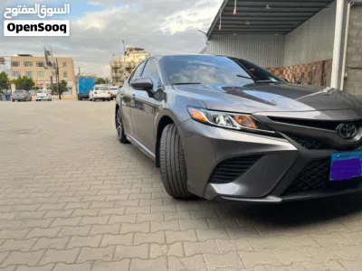 Toyota Camry SE 2