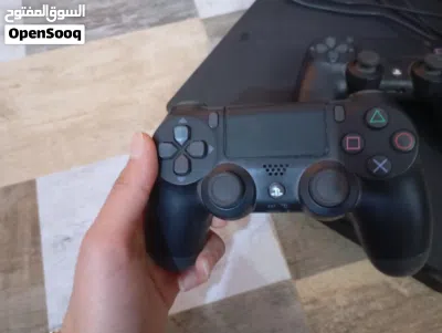 بلاي4 اخو الجديد مستعمل مرة واحدة (ps4) نضيف اليدات سليمة الكيبلات سليمة كانما جديد وياه قرصين هدية 3