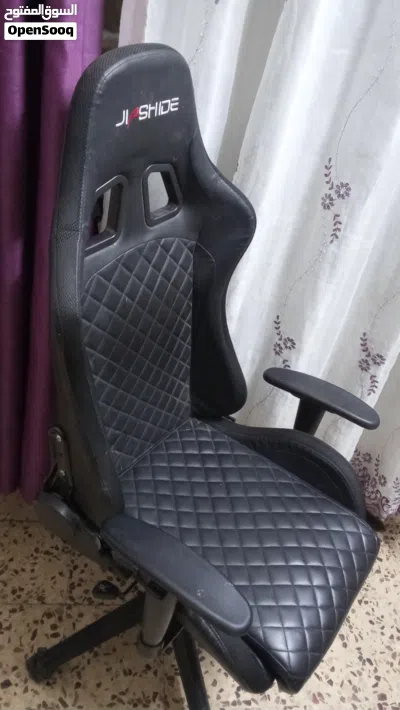كرسي جيمنج بحاله ممتازه للبيع 2