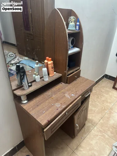 سرير عدد 2 وكنتور وميز تواليت 3