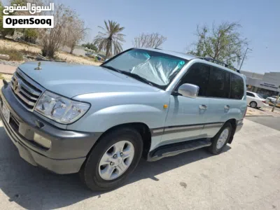 Toyota Land Cruiser GXR 2