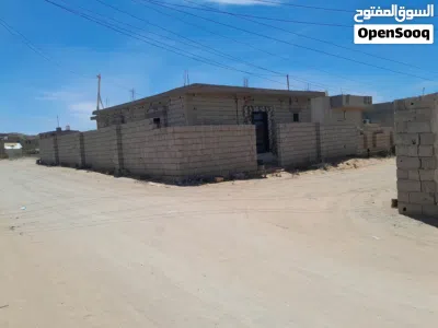 منزل ارضي حديت الانشاء في منطقه السبيعه يوجد به 2 حمام مطبخ صاله ممر 2 غرف يوجد به بئر صودا يوجد به 4