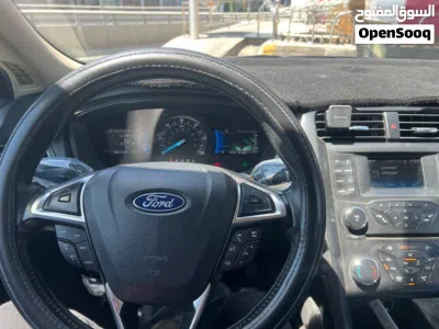 Ford Fusion SE 2