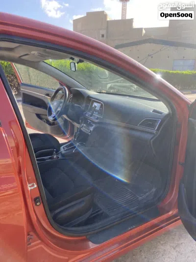 Hyundai Elantra Limited 3