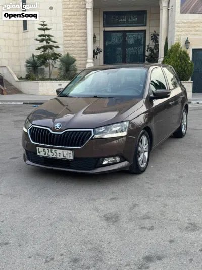 سكودا فابيا Standard 4
