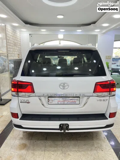 Toyota Land Cruiser VXR 4