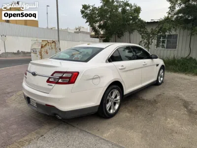 Ford Taurus SEL 3