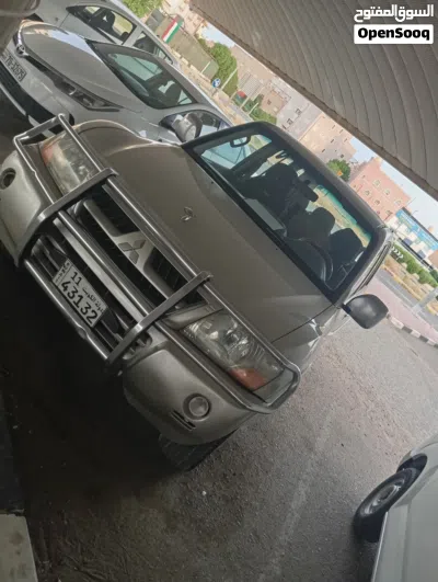 Mitsubishi Pajero Standard 4