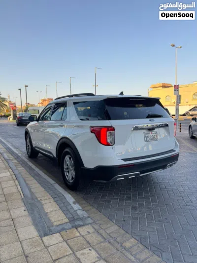 Ford Explorer Base 4