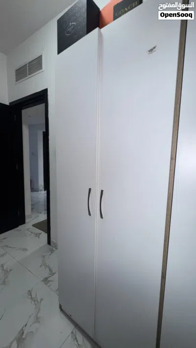 Large 4-Door Wardrobe / Armoire in good condition 2