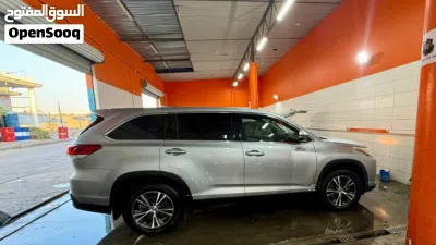 Toyota Highlander LE 2