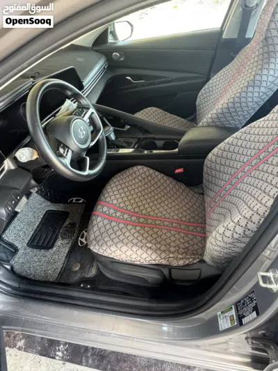 Hyundai Elantra Standard 3