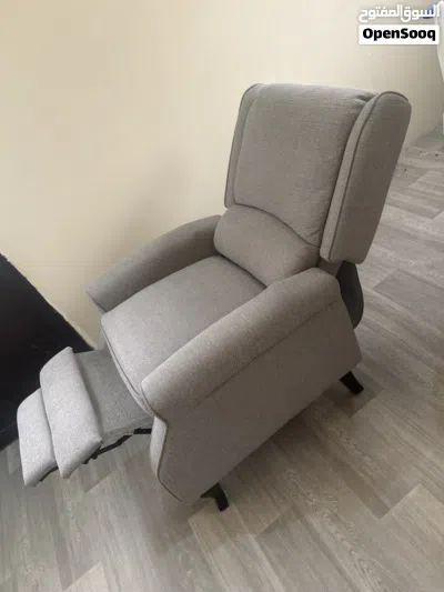 Recliner Sofa Chair – Comfortable & Well Maintained 4