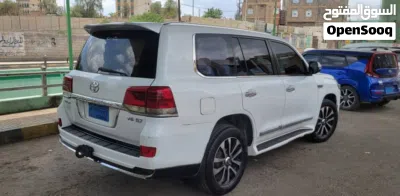 تويوتا لاند كروزر VXR 4