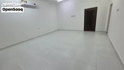 غرفه وحمام ومطبخ تحضيري غير مفروش قمه النضافه لاايجار الشهري الخوضA room, a bathroom, and an unfurni 4