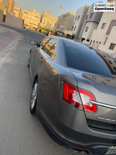 Ford Taurus Limited 4