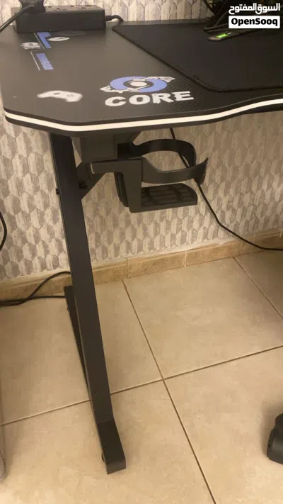 كرسي قيمنق وطاوله 4