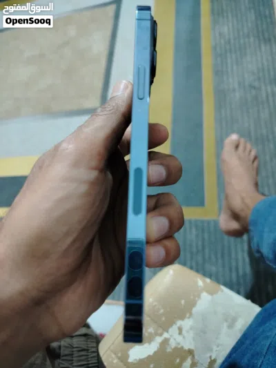 13برو ماكس ذاكره 128بطاريه 91 شحنه ممتاز مكسوره شاشه يشتغل ما ماثر على المس 4