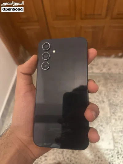 سامسونج جلاكسي اي54 جهاز نظيف خالي من العيوب تماما نسخة ال 256 جيجا بايت. Samsung galaxy a54 5g 2