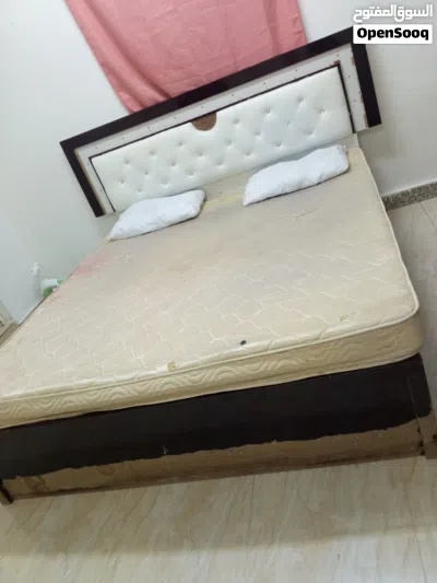 Double bed with Double Mattress and Two pillows 2