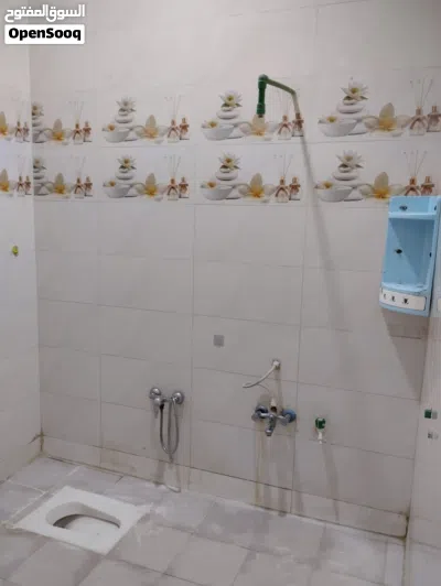 بيت للأيجار في منطقة مناوي لجم خلف مول الخوره يتكون من غرفتين وصاله ومطبخ وصحيات طابق ارضي 4