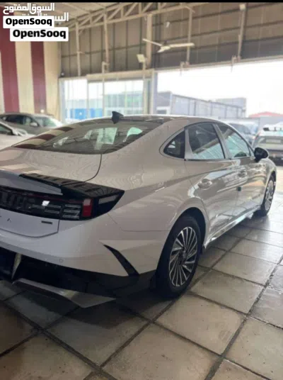 Hyundai Sonata Standard 4