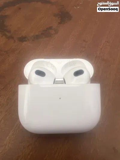 Apple AirPods (3rd Generation) 4
