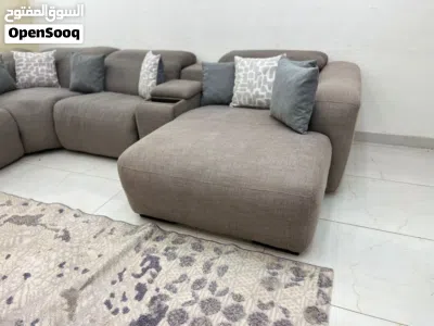 كورنر ريكلاينر تصميم عصري مداخل شاحن وحامل اكواب والضهر بيرجع كهرباء شي فخم 3