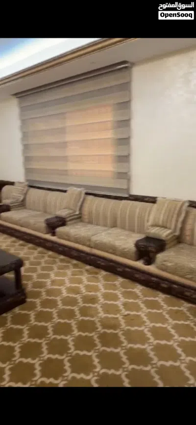 يوجد كنب بحاله الجديد سبب البيع للحاجه 3