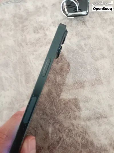 للبيع: iPhone 14 عادي (بحالة ممتازة) 4