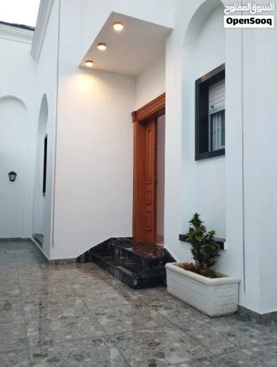 متوفر تلاثة فيلات ارضية جنب بعض عين زارة قرب جابر بن حيان 4