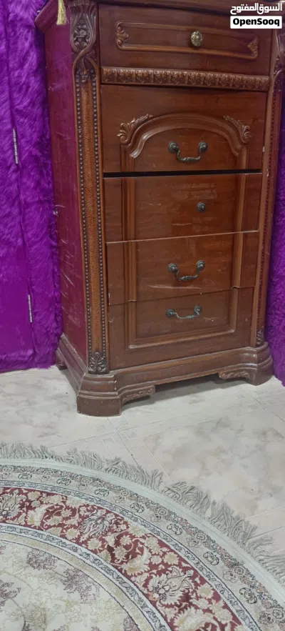 أريكة يدوية الصنع، بوفيه، وطاولة طعام 4