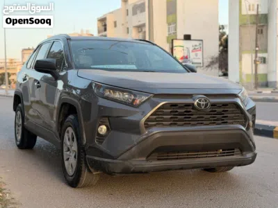 Toyota RAV 4 LE 3