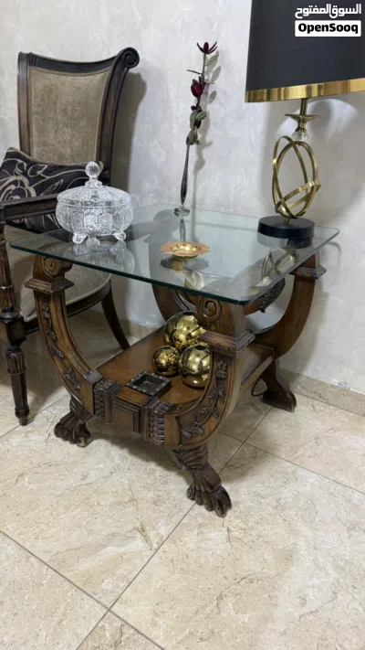 طقم صالون فاخر بحالة ممتازة (طقم طاولة وسط وجانبي حفر + كنب+طاولة طعام و8 كراسي+بوفيه قطعتين ومرآة 3