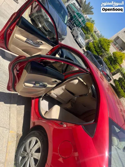 Toyota Yaris SE+ 4