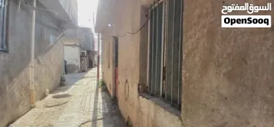 بيت مع محلات تجارية ركن 3