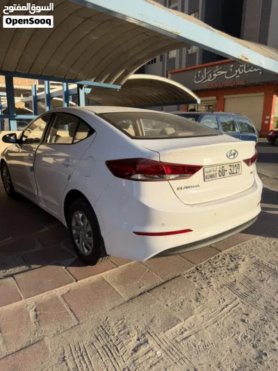 Hyundai Elantra Standard 4