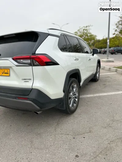 Toyota RAV 4 Limited 3