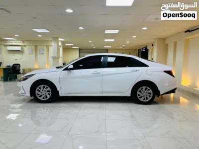 Hyundai Elantra Standard 4