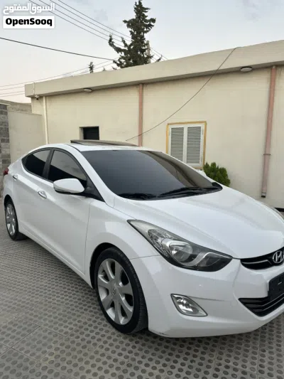 Hyundai Elantra Limited 3