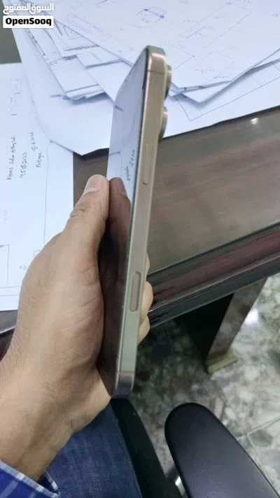 I phone 16 pro max 4