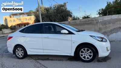 Hyundai Accent Standard 3