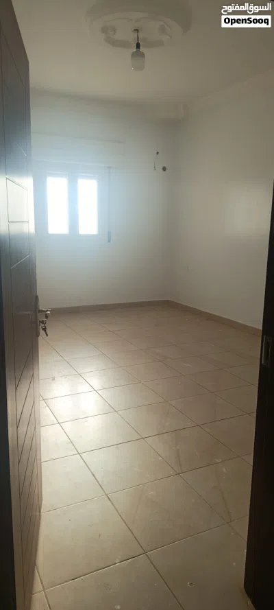شقة للايجار في السبعة بالقرب من شيل برقان على الطريق 4