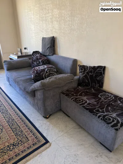 كنب كورنر وسجاده وطاولة تلفزيون وريسيفرات وكيبل 2