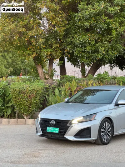 Nissan Altima SV 2