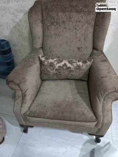 اثاث للبيع مع طاولة سفره ودنسوار 2