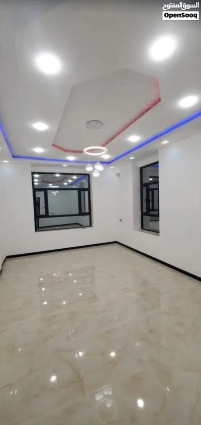 عمارة استثمارية للبيـــــــــــــــــــع مكونة من ثلاثة ادوار الدور الاول اربع فتحات تجاريه وقر 4