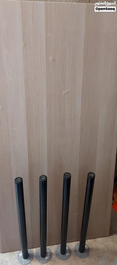 Table with four chairs for sale in Abu Dhabi, Al Nahyan Camp. Contact via WhatsApp at the number pro 3