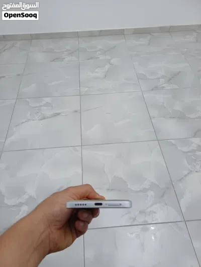 بوكو x6 برو جهاز نظيف في خبشه في الكاميرا الخلفيه بس مش ماتره 4