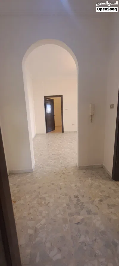 شقه مميزه للبيع في خلدا الطابق الارضي معلق 240م بالقرب من الخدمات وموقع مميز 4